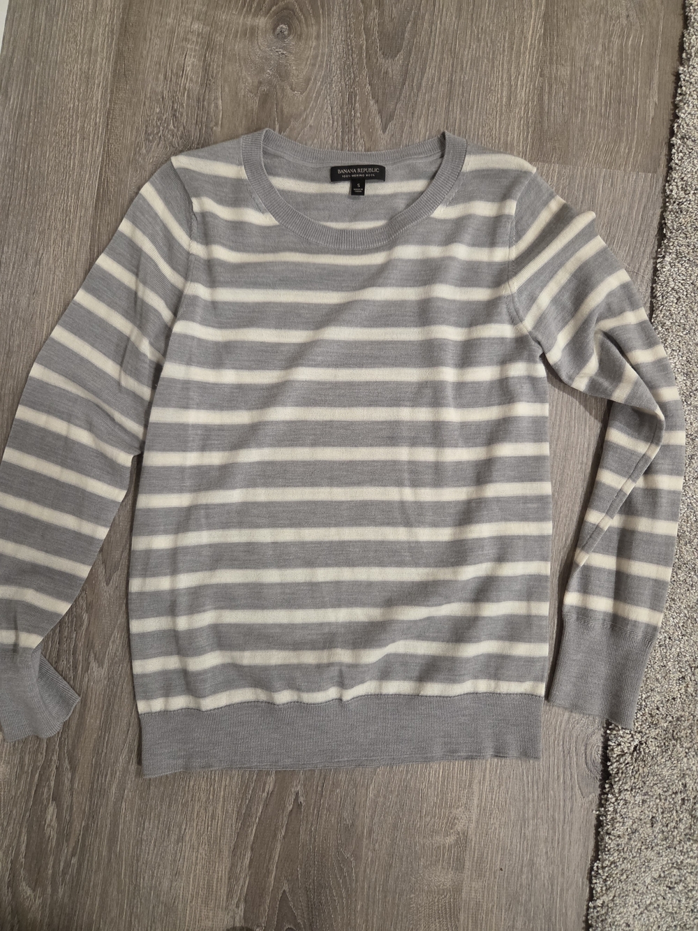 Banana Republic Women's Gray and Cream Striped 100% Merino Wool Crewneck Sweater